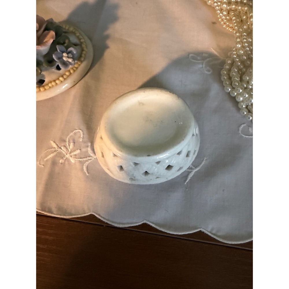 Vintage Capodimonte Style Porcelain Rose Trinket Dish, Reticulated - Picture 6 of 7